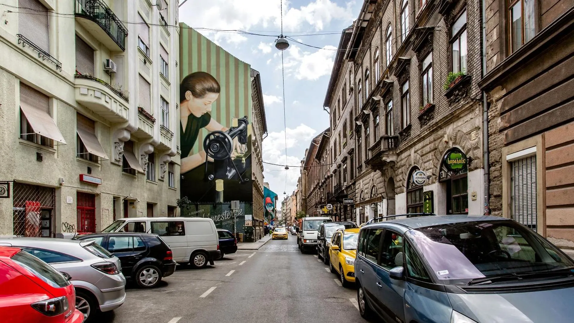 Walk To Nightlife From Elegant And Quiet Apartment Budapeşte