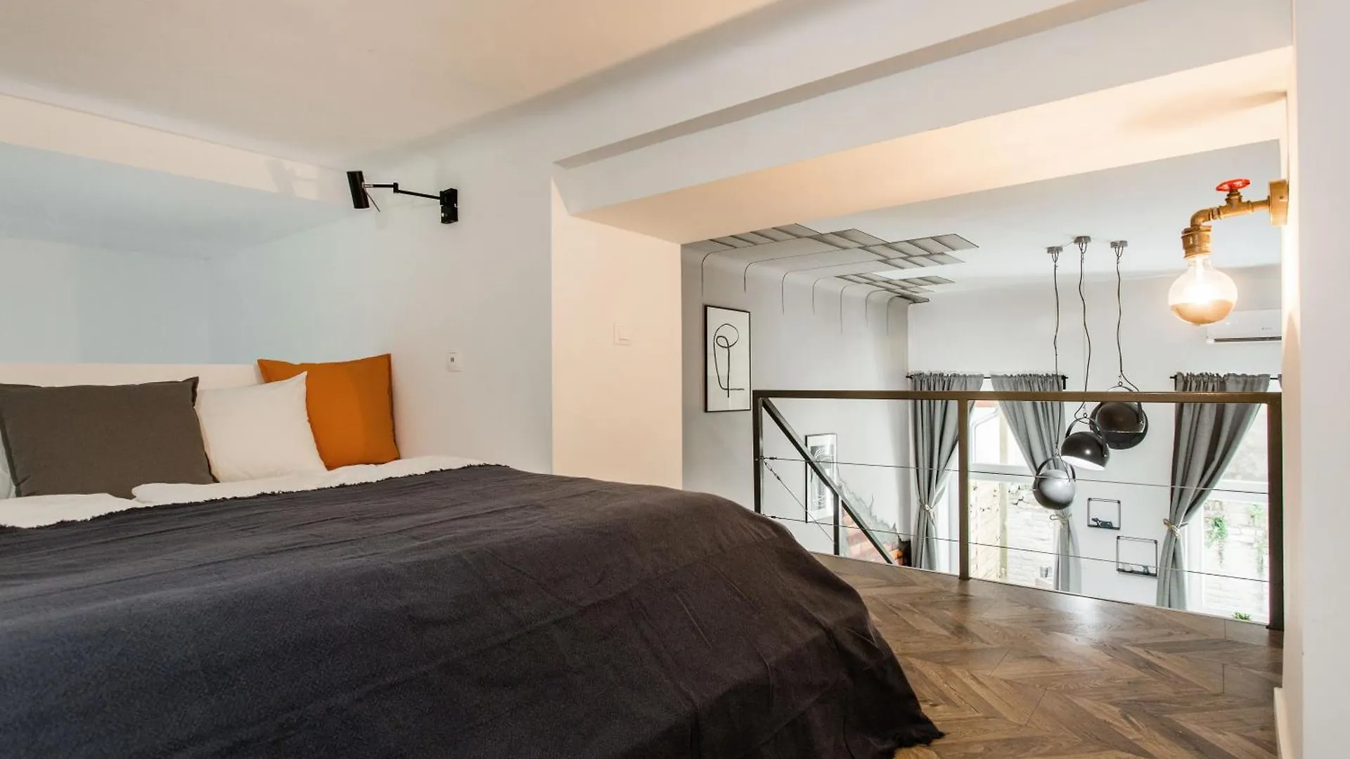 Walk To Nightlife From Elegant And Quiet Apartment Budapest Hungary