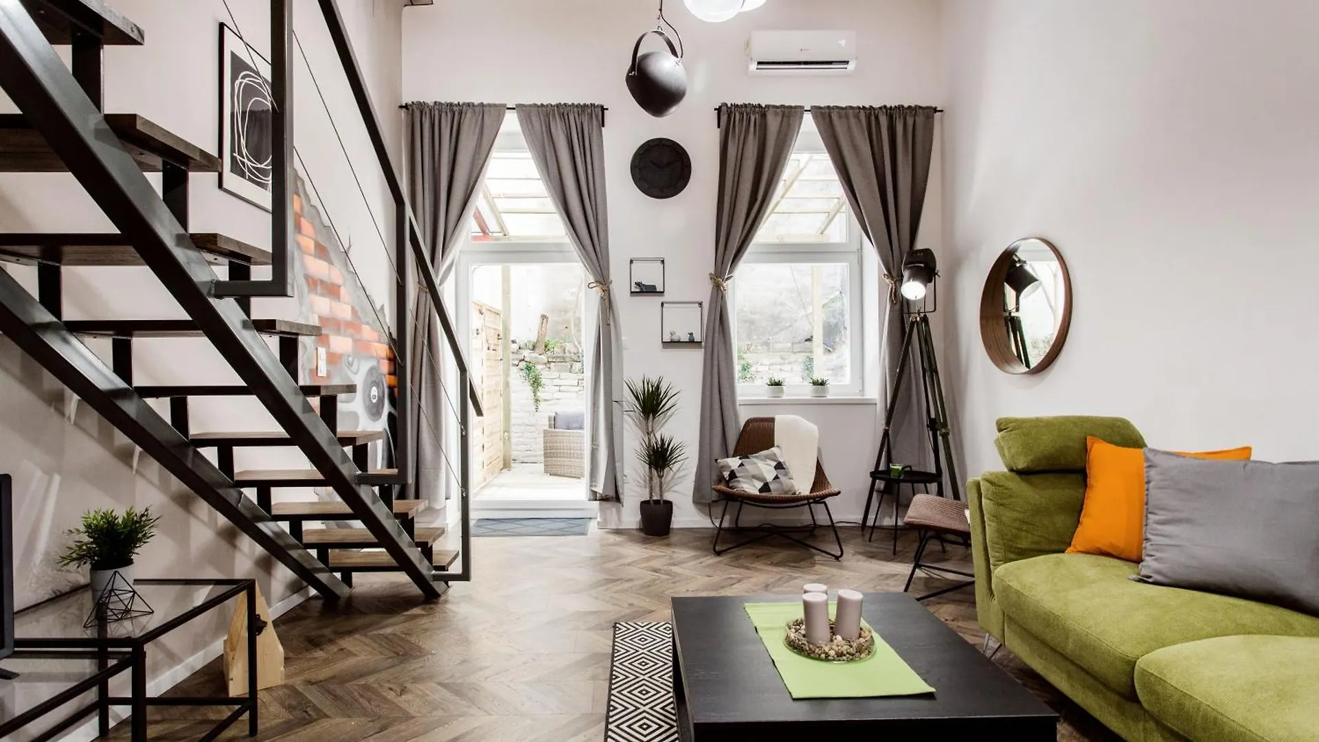 Walk To Nightlife From Elegant And Quiet Apartment Budapest Hungary