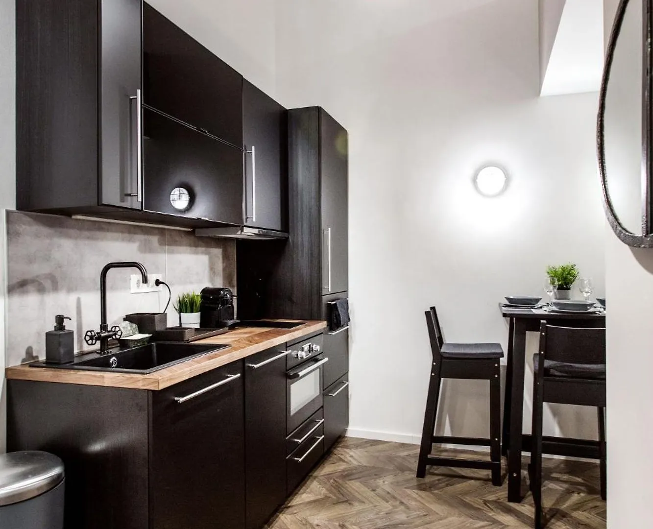 Walk To Nightlife From Elegant And Quiet Apartment Budapest Hungary