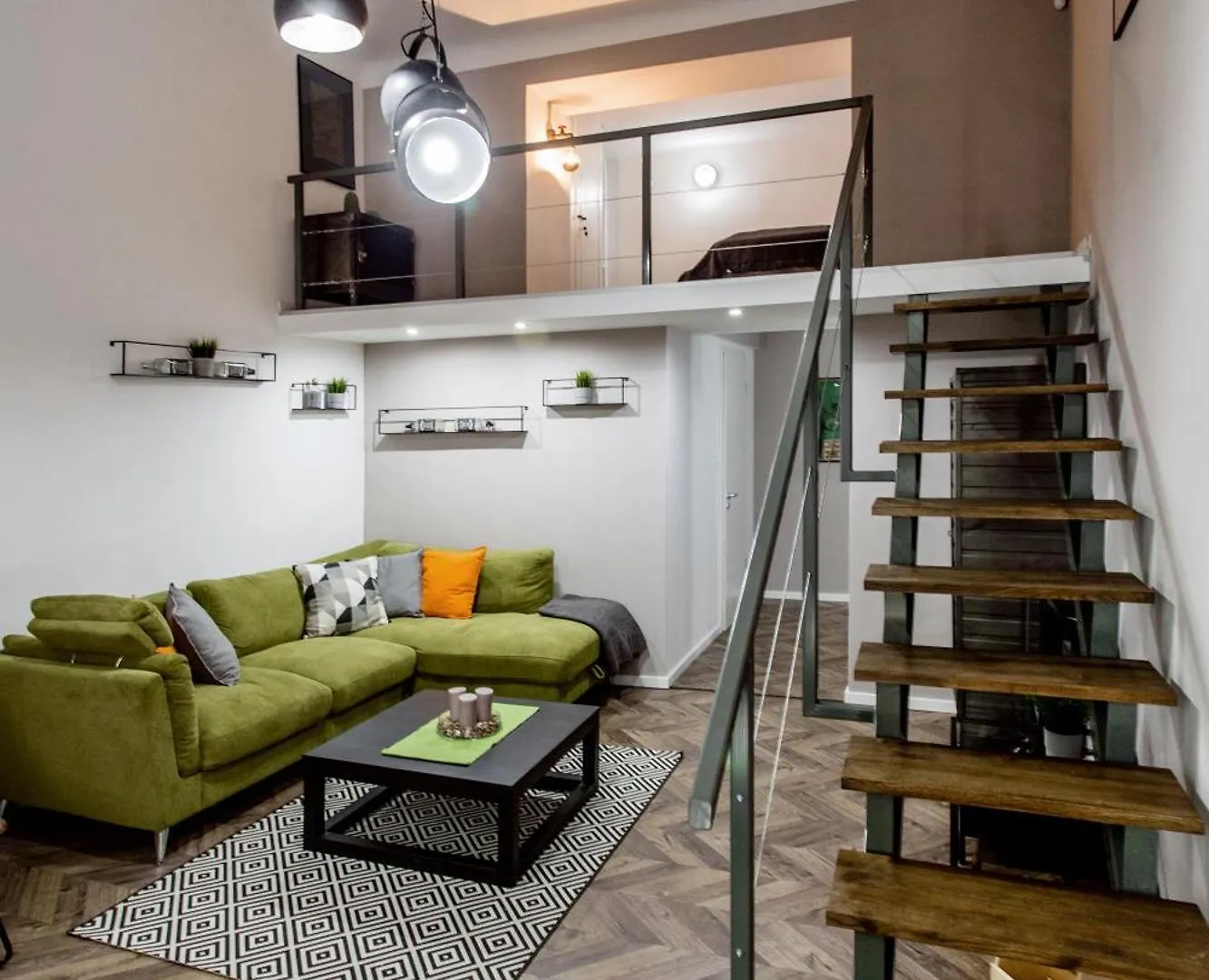 Walk To Nightlife From Elegant And Quiet Apartment Budapest