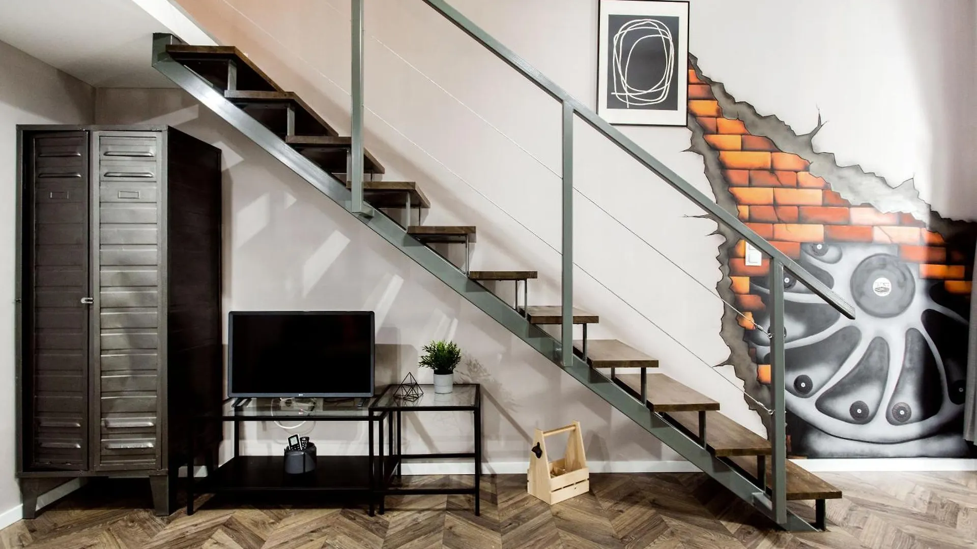 Walk To Nightlife From Elegant And Quiet Apartment Budapest