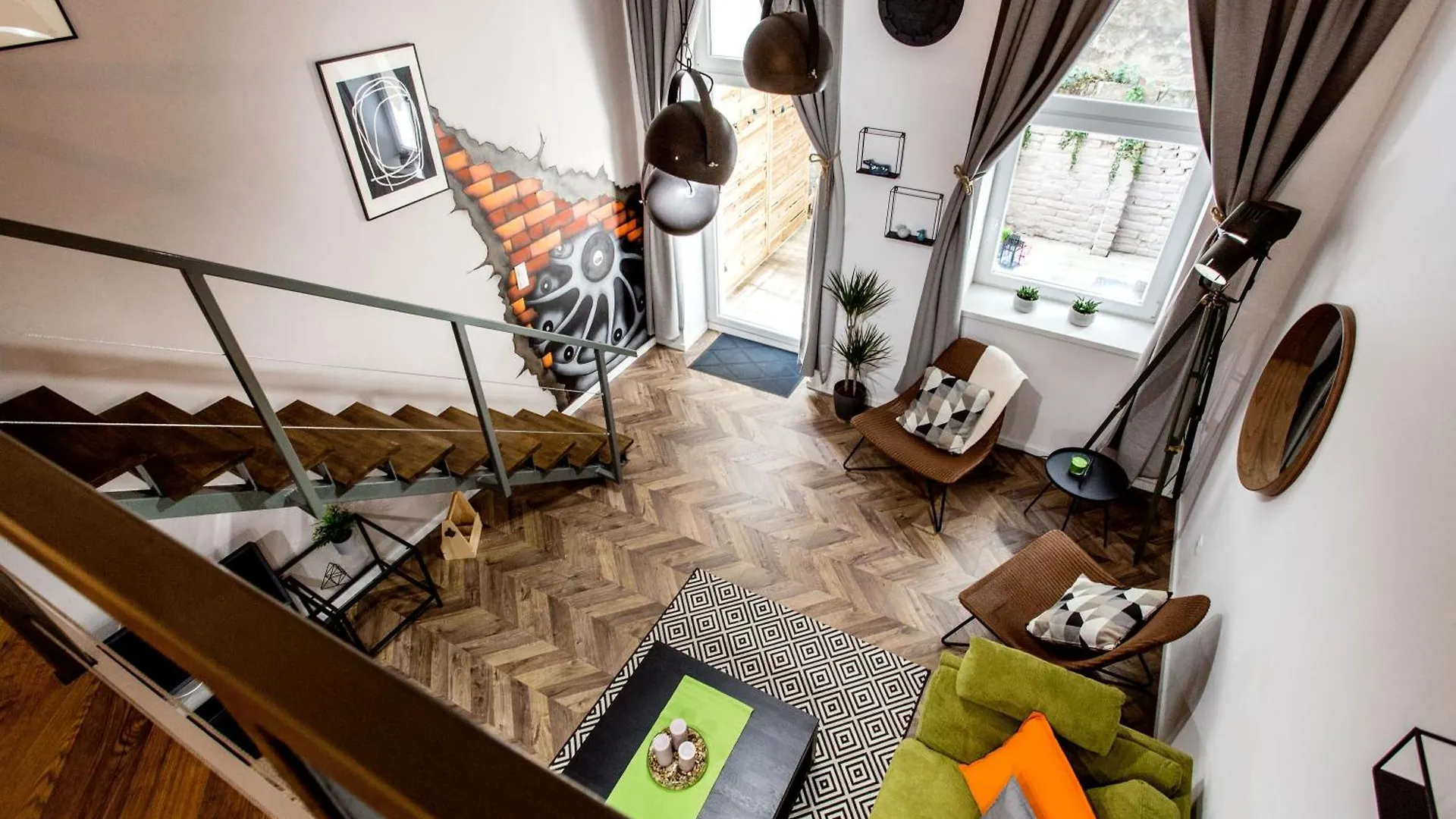 Walk To Nightlife From Elegant And Quiet Apartment Budapest
