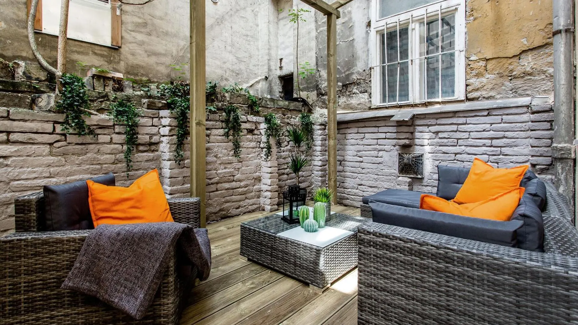 Walk To Nightlife From Elegant And Quiet Apartment Budapest 0*,  Hungary